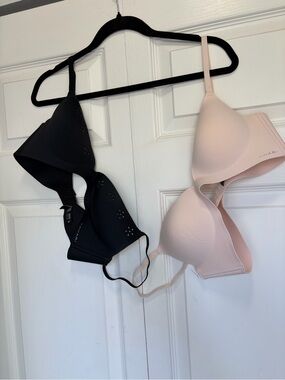 Tahari Black & Light Pink Seamless Molded Bras Duo NWOT two bra bundle